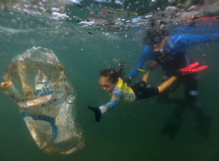 4 Year old dives in to defend the ocean